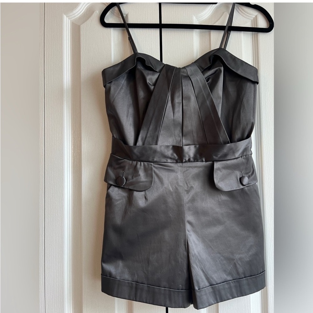 Guess gray romper with zipper on the back size medium 
New without tag